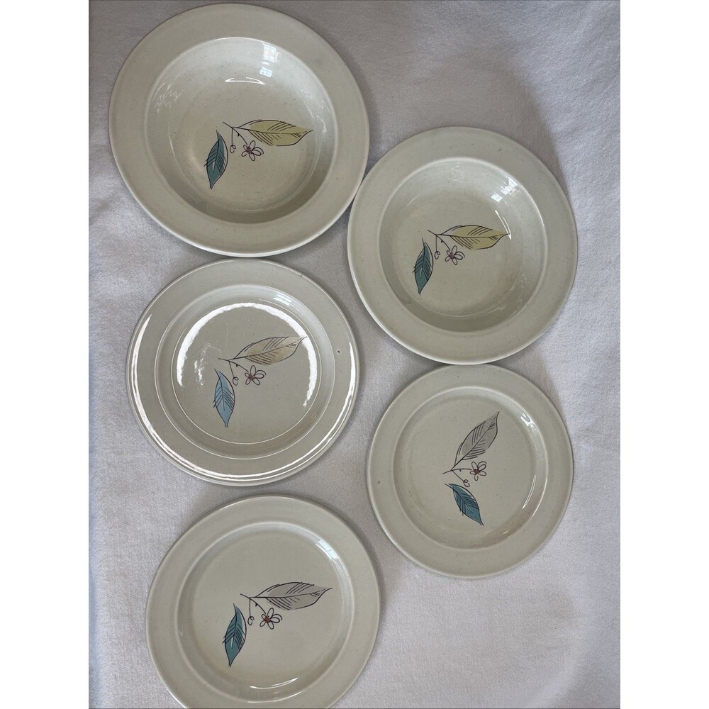3 Vtg Salem Biscayne ceramic 7.5” Saucers and Two 8" Bowls
